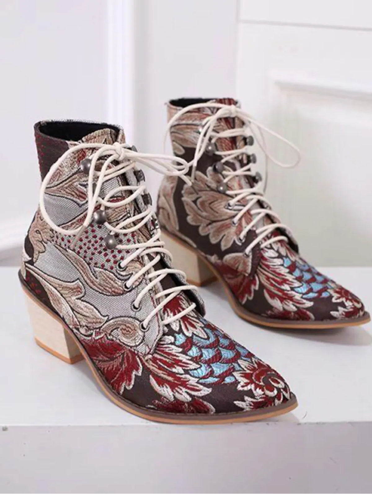 Retro Lace-up Front Chunky Heel Boots