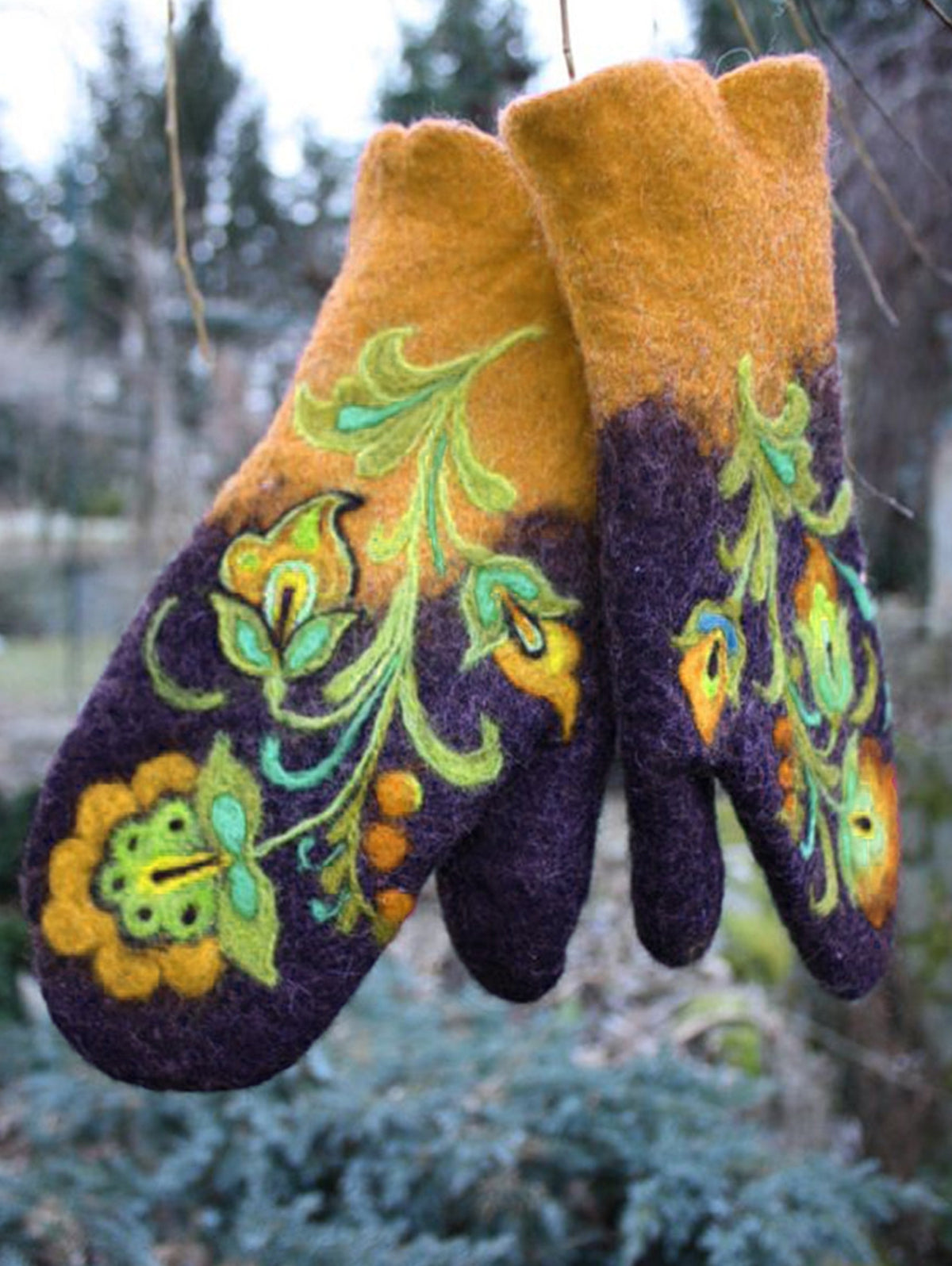 Flower Decor Colorblock Fleece Gloves